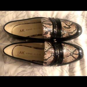 Anne Klein ifkex snakeskin print loafer